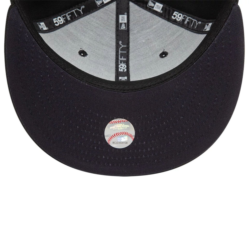 Atlanta Braves MLB Heart Icon Black 59FIFTY Fitted Cap
