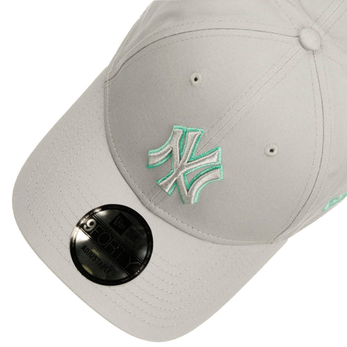 9Forty NY Yankees Outline Cap